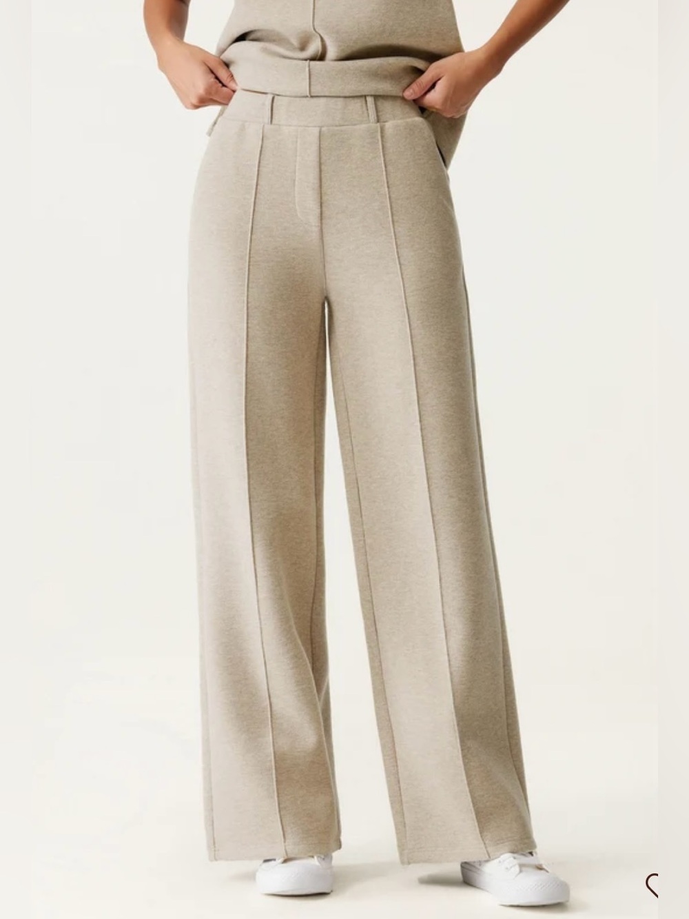 NWT OGL FuzzLuxe
High Waisted Warm Straight Leg Pull On Pant